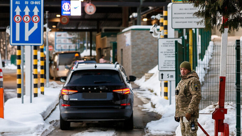 На одному з КПП на кордоні з Румунією обмежили рух через негоду
