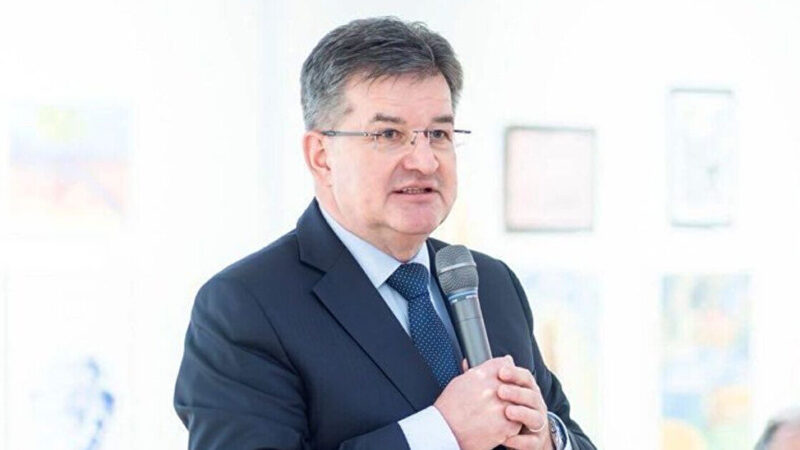 Ексконсультант Фіцо підтвердив повідомлення про “дівчат з Києва” в “файлах Епштейна”