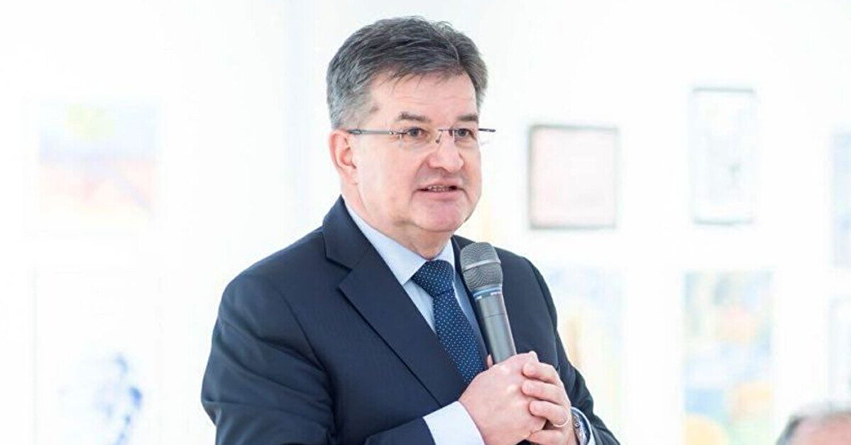 Ексконсультант Фіцо підтвердив повідомлення про “дівчат з Києва” в “файлах Епштейна”