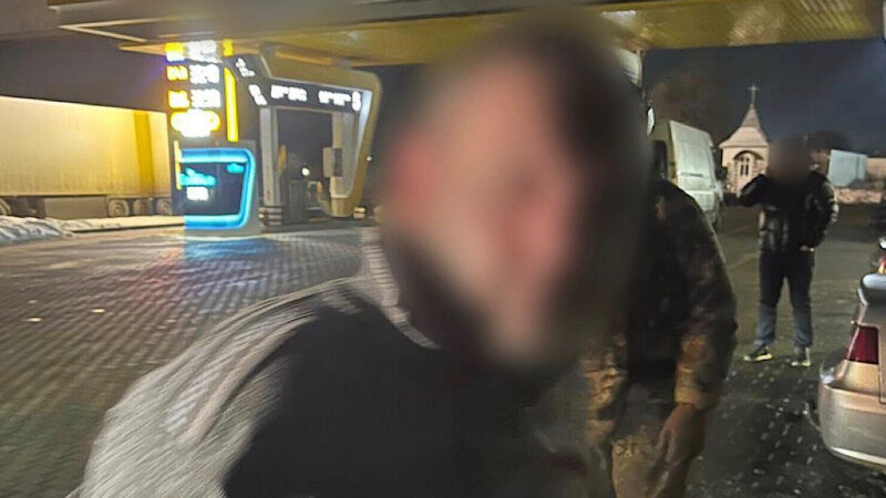 Кинув гранату в поліцейських: на Буковині затримали нападника