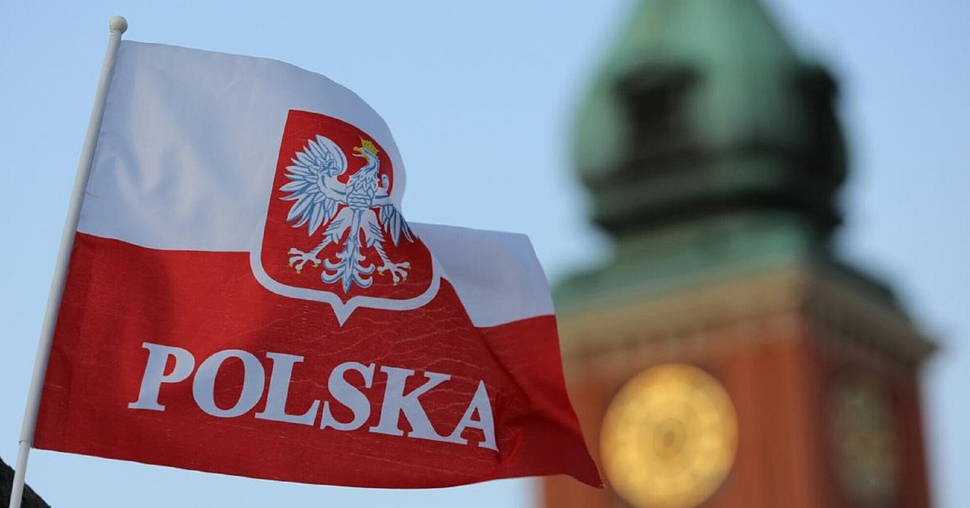 Польща зупинила два аеропорти через атаку РФ на Україну, у небі – військова авіація