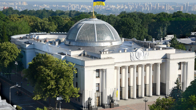 Рада тимчасово підвищила на 5 років граничний вік для держслужбовців