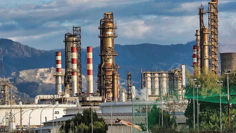 Російську нафту замість Індії тепер скуповують зі знижками нафтопереробники з Китаю – СМИ