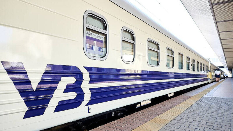 Автобуси замість поїздів: “Укрзалізниця” попередила про зміни в маршрутах 23 лютого