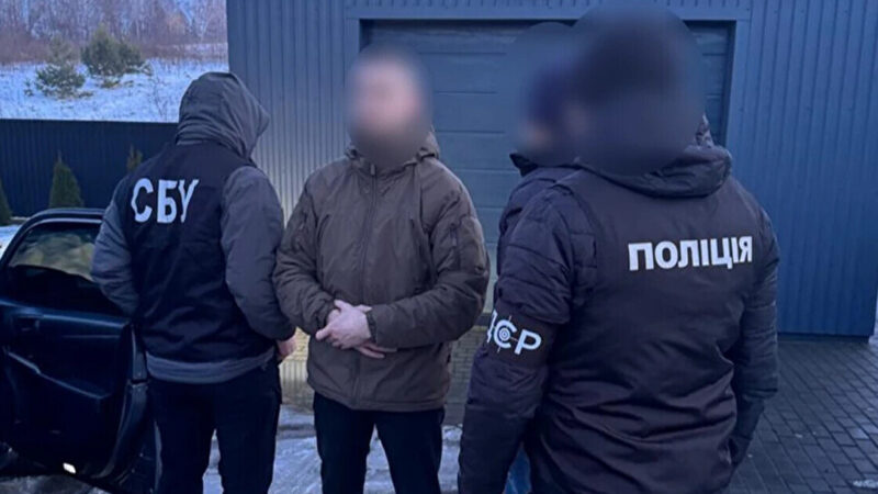 На Волині двоє посадовців ТЦК за хабарі “вирішували питання” мобілізації