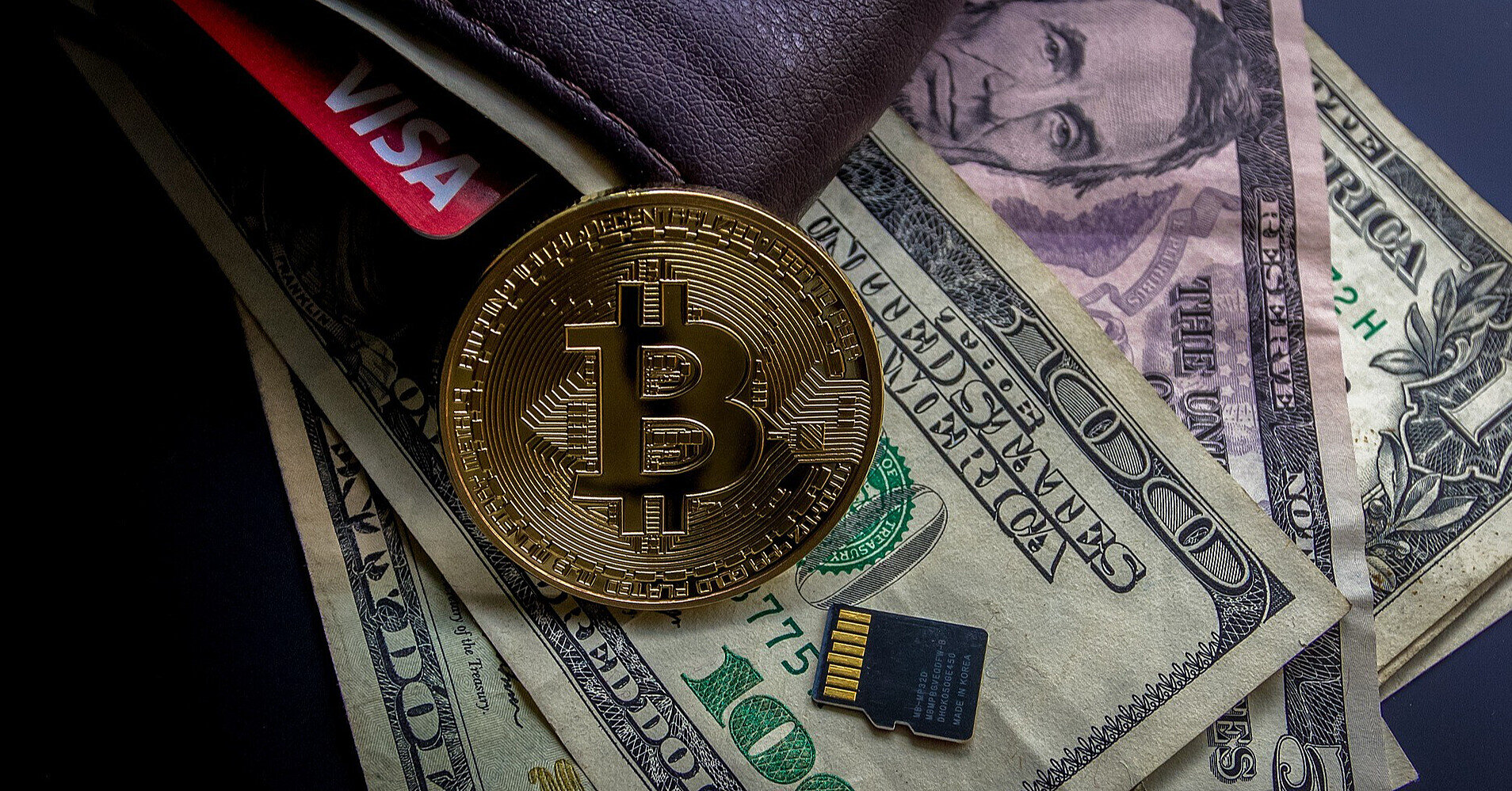 Bitcoin продовжує зниження: криптовалюта оновила ціновий антирекорд