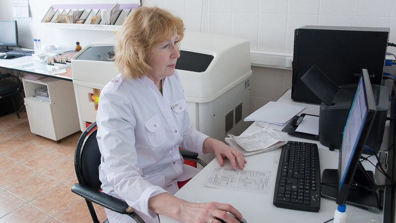 Фіктивні медвисновки за 5000 доларів: трьом лікарям повідомили про підозру