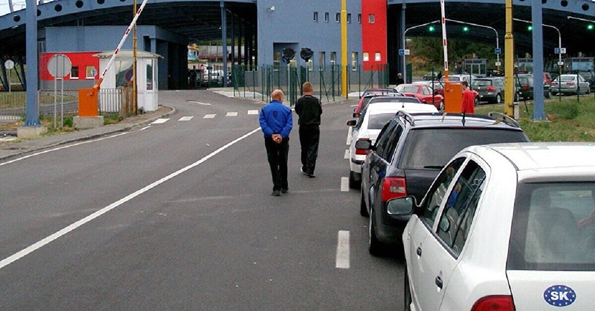 Посадовець ДПСУ та його брат з Росії вивезли до ЄС 76 військовозобов’язаних чоловіків