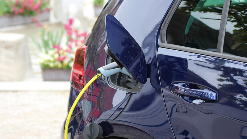 Імпорт вживаних електромобілів в Україну суттєво скоротився після повернення ПДВ