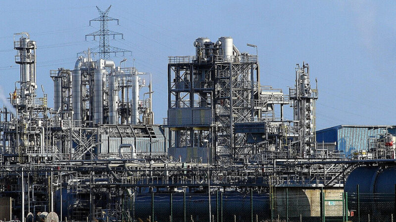 Росія відновлює роботу НПЗ після зменшення кількості ударів з боку України – ЗМІ