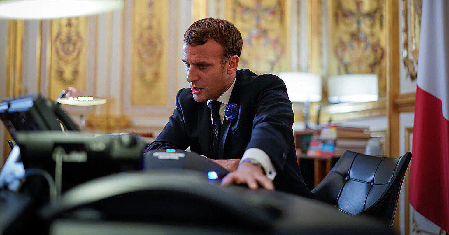 Макрон каже, що підготовка до його розмови з Путіним триває