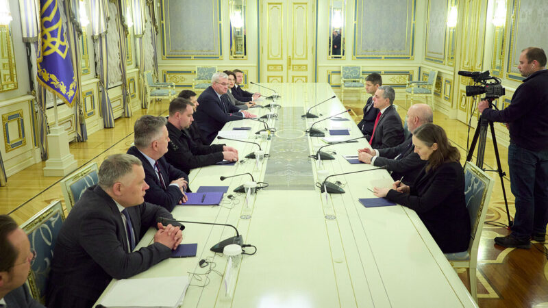 Зеленський розповів голові ОБСЄ про масовані атаки Росії і дипломатію