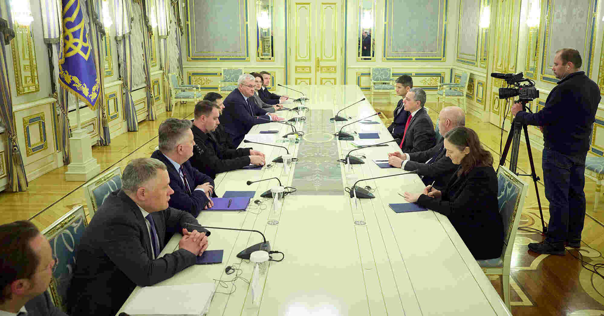 Зеленський розповів голові ОБСЄ про масовані атаки Росії і дипломатію