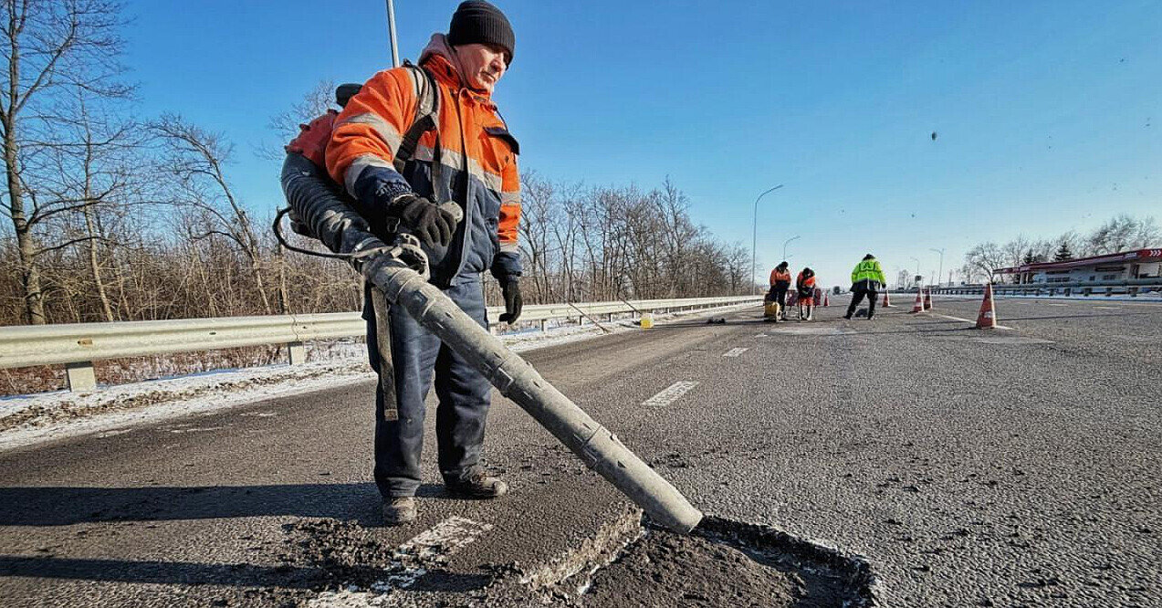 В уряді назвали терміни ямкового ремонту доріг після зими