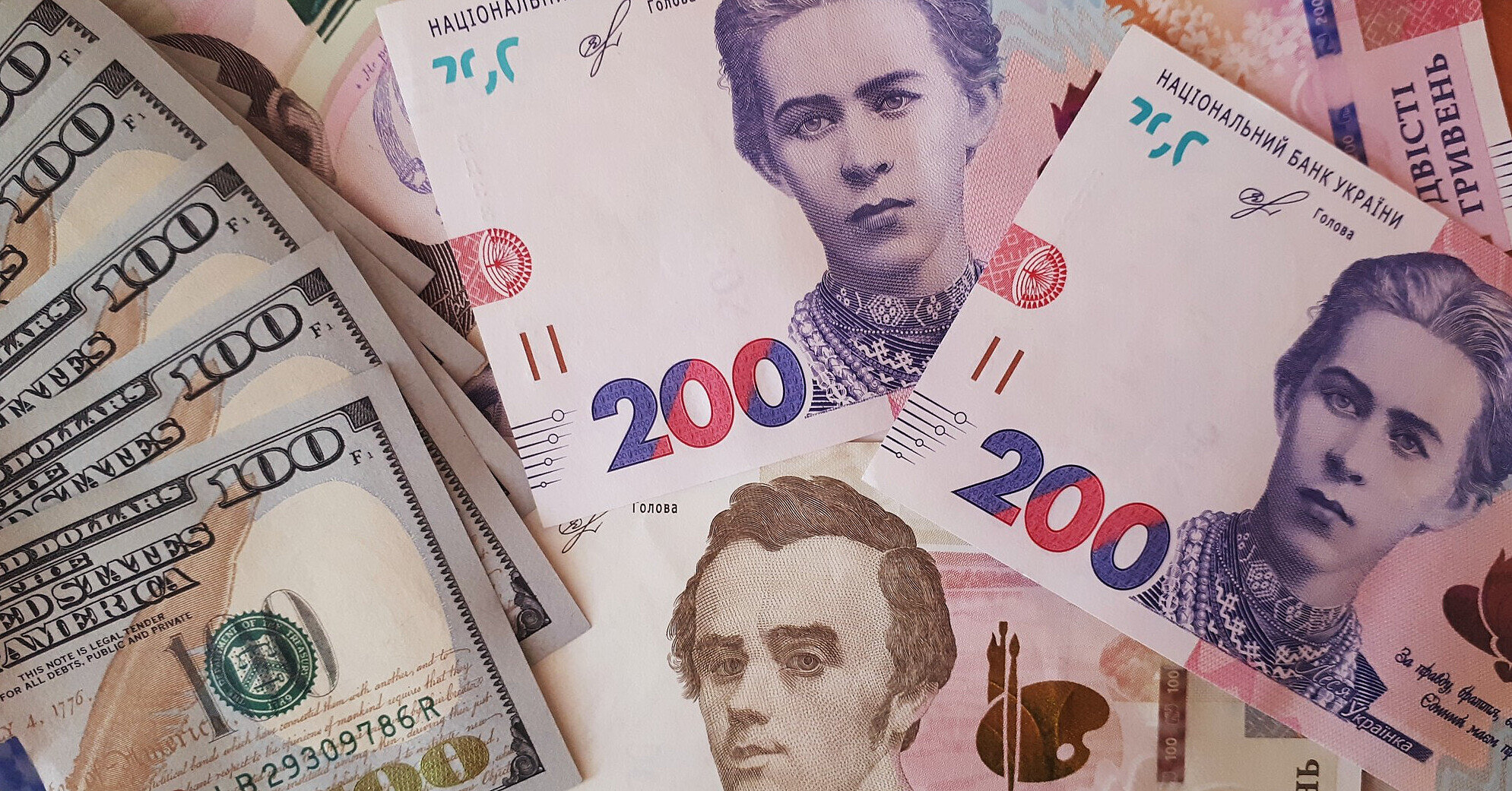 Чотири роки повномасштабної війни: як змінився валютний ринок України