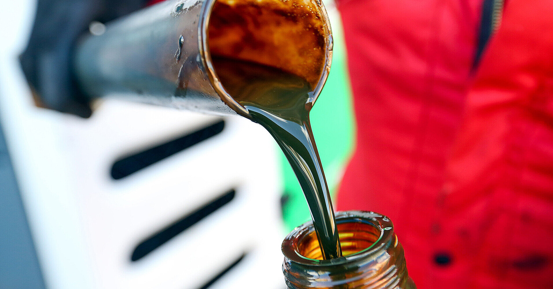 Дві країни ЄС заблокували розширення санкцій щодо нафти з РФ – Bloomberg