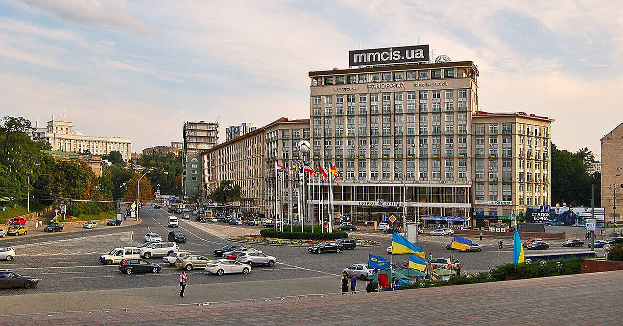 На Хрещатику пожежа в готелі Дніпро: що відомо