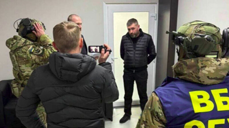 Корупція на аеродромах: суд відправив під варту керівника СБУ Житомирщини