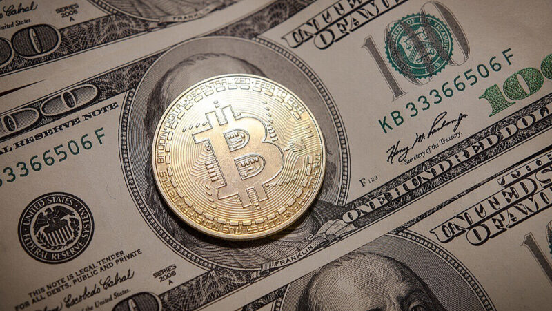 Bitcoin з початку року втратив третину вартості