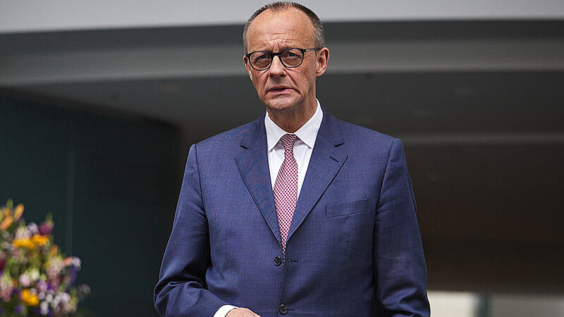 Більшість німців виступають за прямі переговори Мерца з Путіним щодо України