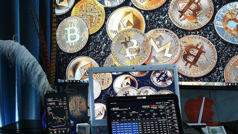 ЄС хоче заборонити всі криптовалютні операції з РФ – FT