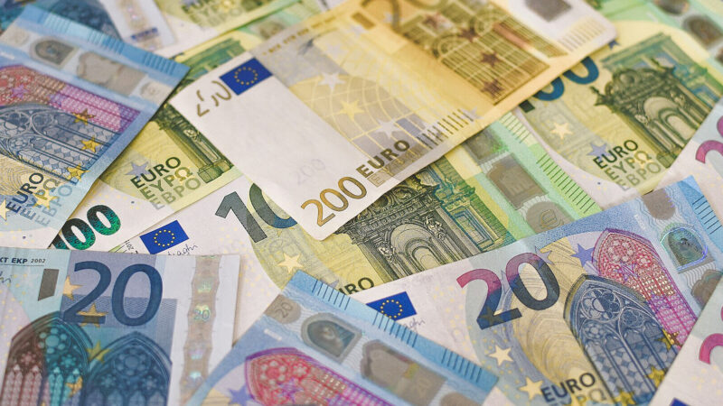 Зростання євро на паузі: підготовка до нового стрибка чи зміна тренду