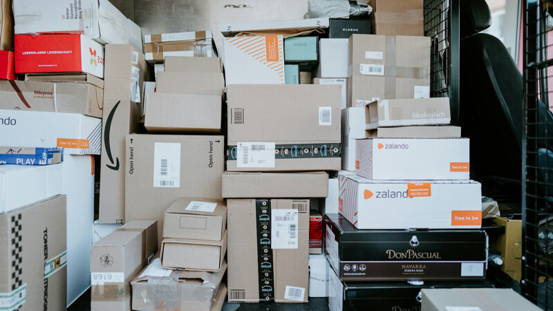 Майже 30% українців отримують посилки з-за кордону: що замовляють