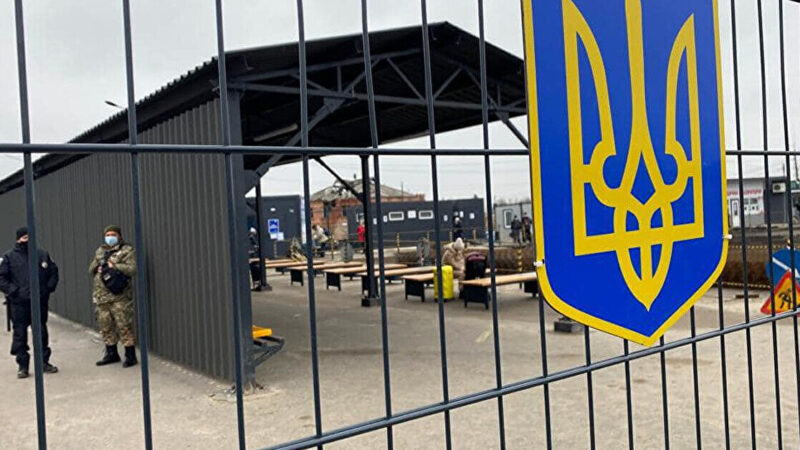 На кордоні з Молдовою призупинили оформлення вантажівок через негоду