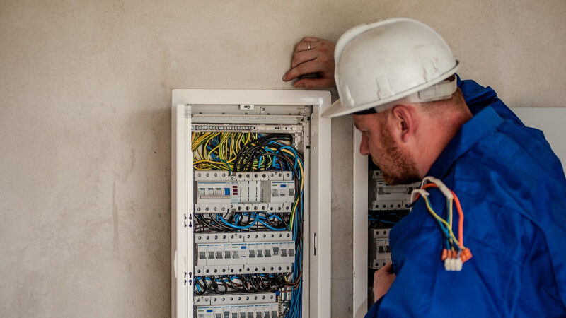 На лівому березі Києва відновили графіки відключень світла