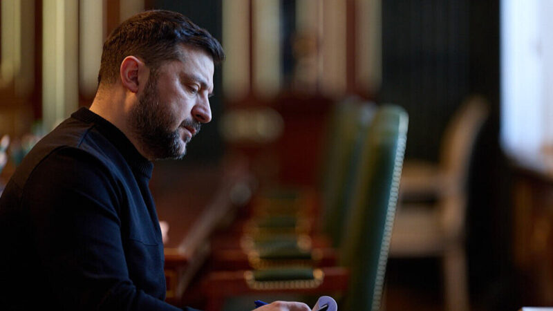 У Києві без тепла залишаються понад 1400 багатоповерхівок – Зеленський