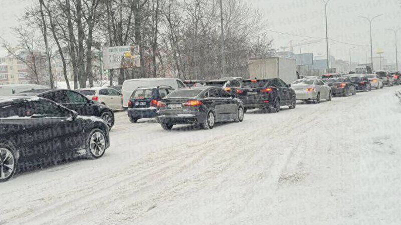У Києві великі затори через снігопад: де найгірша ситуація