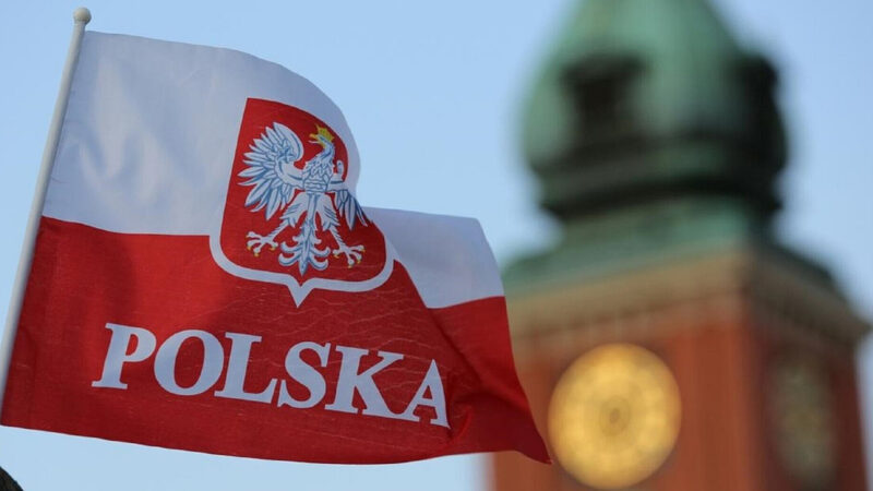 Посольство пояснило, як змінюється статус українців у Польщі після 5 березня