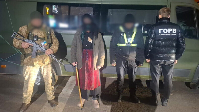 Чоловік намагався виїхати з України до Молдови під виглядом 71-річної бабусі