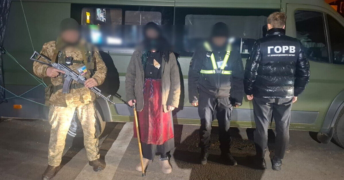 Чоловік намагався виїхати з України до Молдови під виглядом 71-річної бабусі