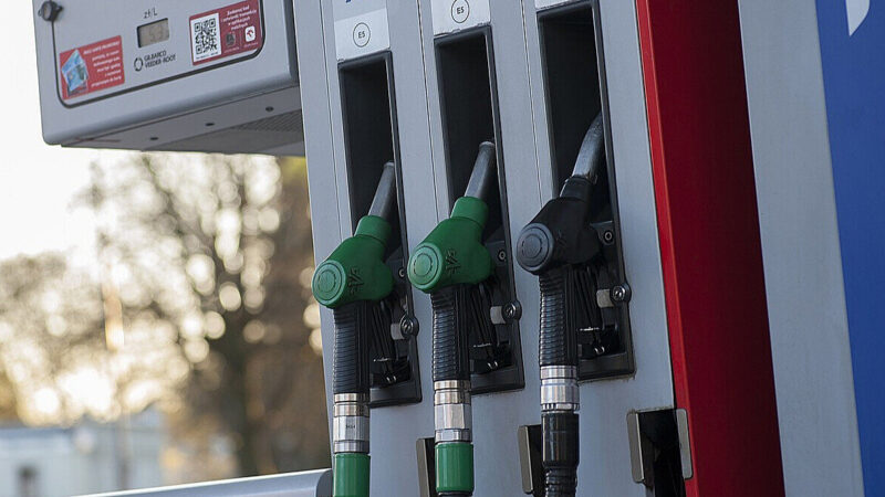 Дизель та автогаз знову подорожчали: на скільки зросли ціни на АЗС