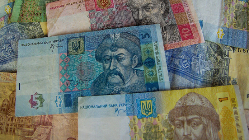 Банкноти до 10 гривень перестали приймати для оплати: де їх обміняти