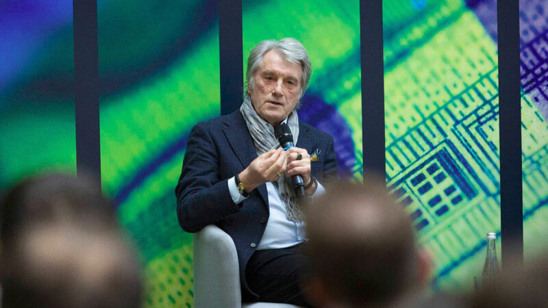 Ющенко написав листа Орбану: ще не пізно повернутися до світла