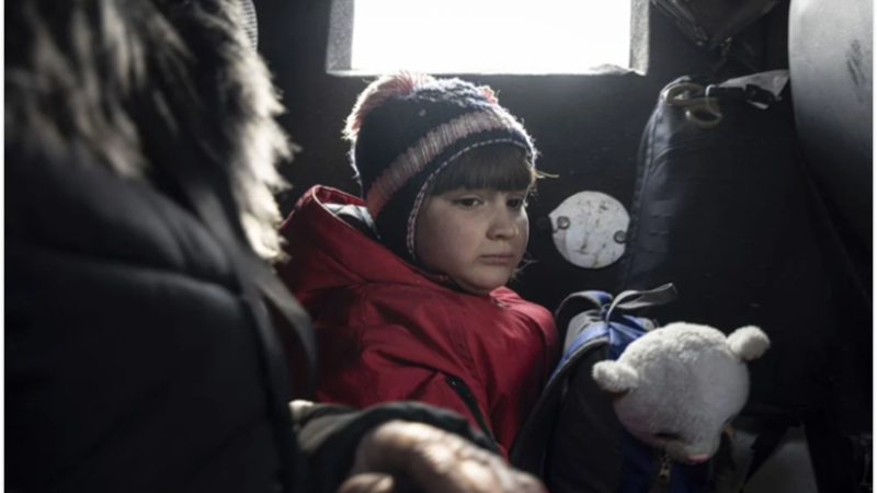 Вивезли майже 8 тисяч дітей: голова ОВА розповів про евакуацію з Синельниківського району