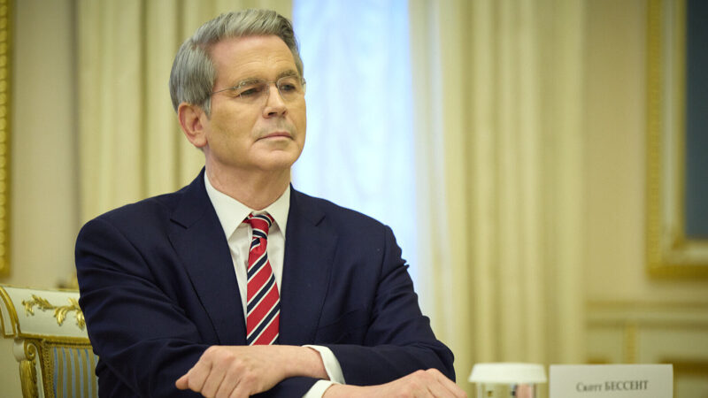 Мінфін США: Послаблення санкцій принесе РФ “незначний прибуток”