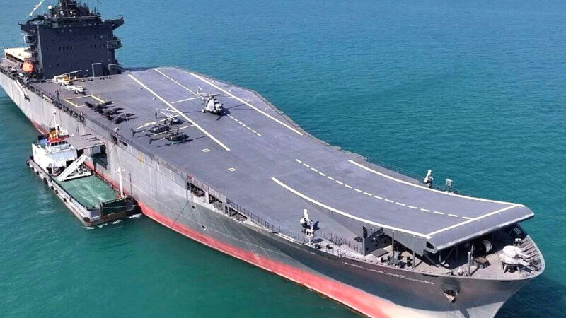Гордість флоту Ірану: США потопили перший у світі авіаносець дронів