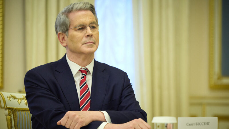 США хочуть попросити Китай зменшити закупівлі російської нафти – WSJ