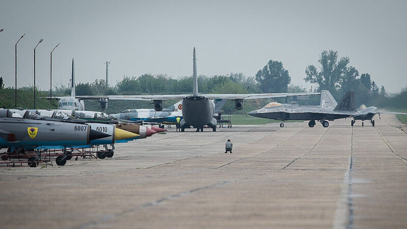 Румунія розгляне запит США на використання її авіабази для ударів по Ірану