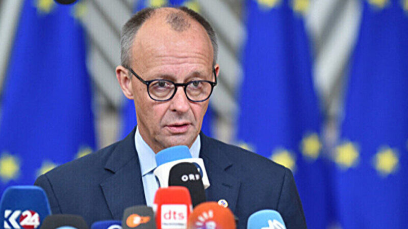 Мерц зірвав овації, висміявши Трампа під час промови про мігрантів