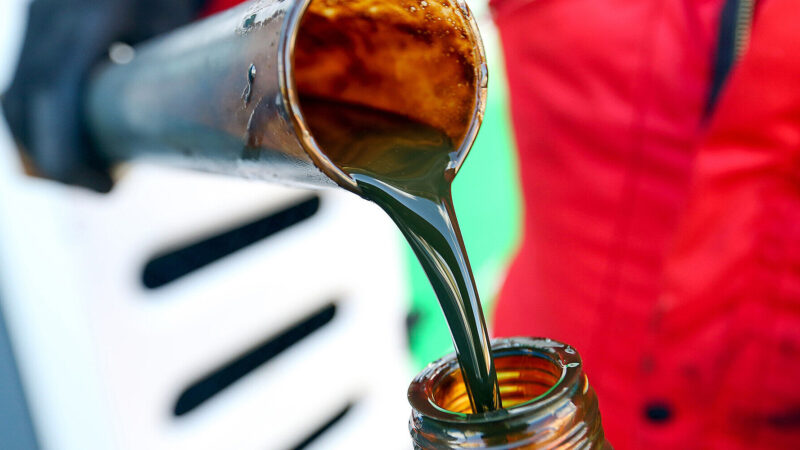 Трамп заявив про часткове скасування санкцій щодо торгівлі нафти