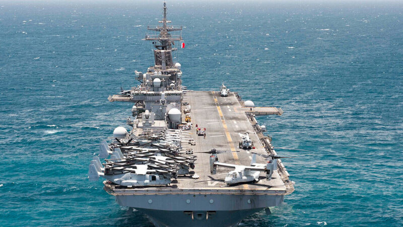 США перекидають тисячі військових та десантні кораблі на Близький Схід – ЗМІ