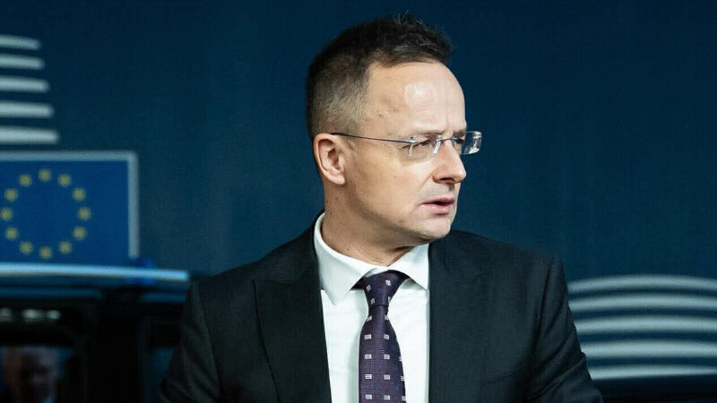 Сійярто заявив про “гроші української військової мафії” у затриманих інкасаторських авто