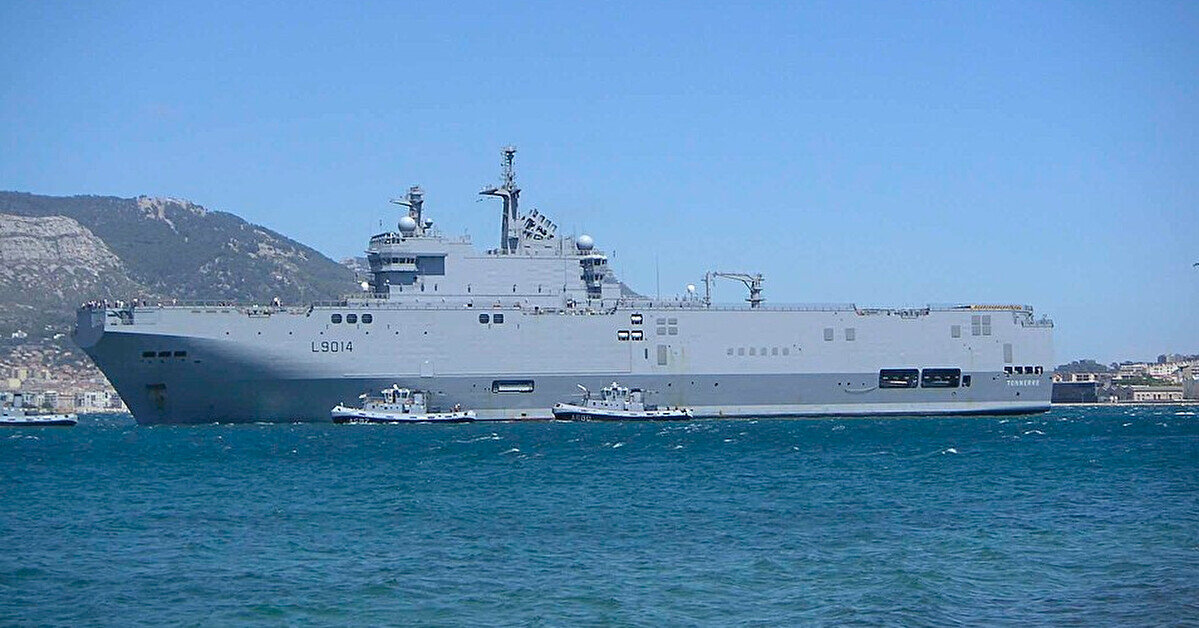 Франція відправила у Середземне море вертольотоносець