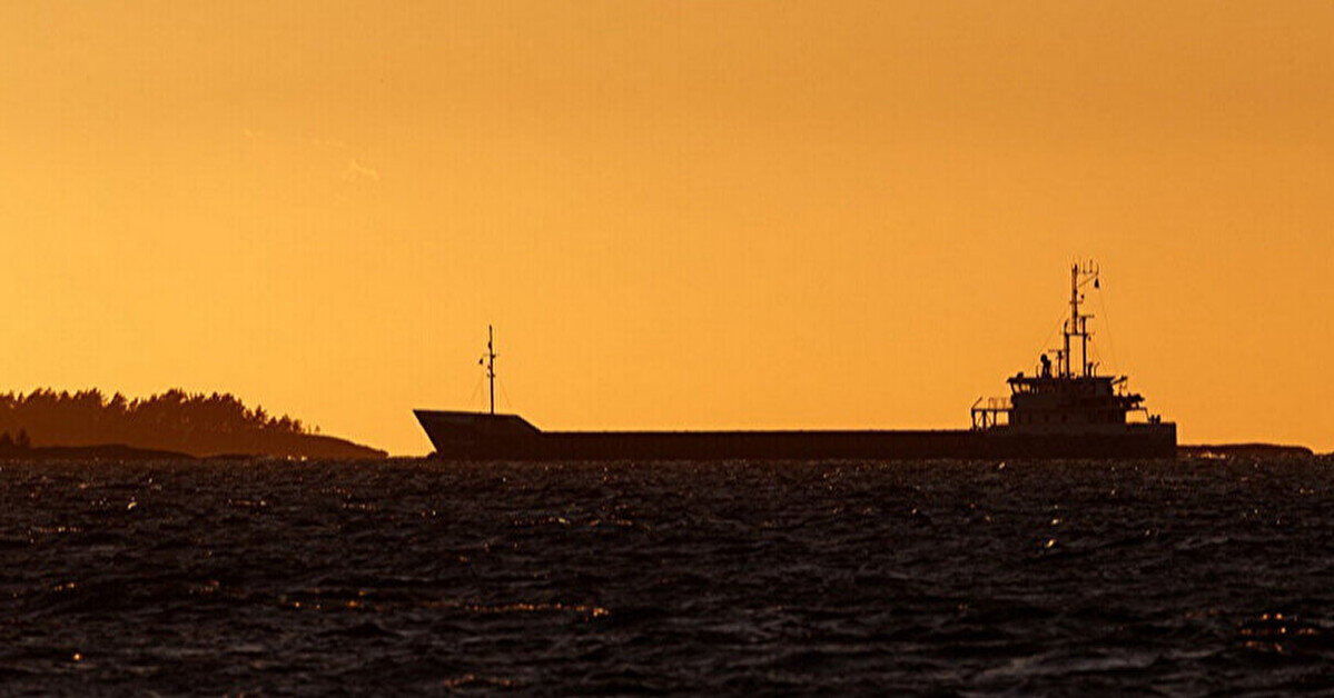 Bloomberg: танкер з російською нафтою прямує на Кубу