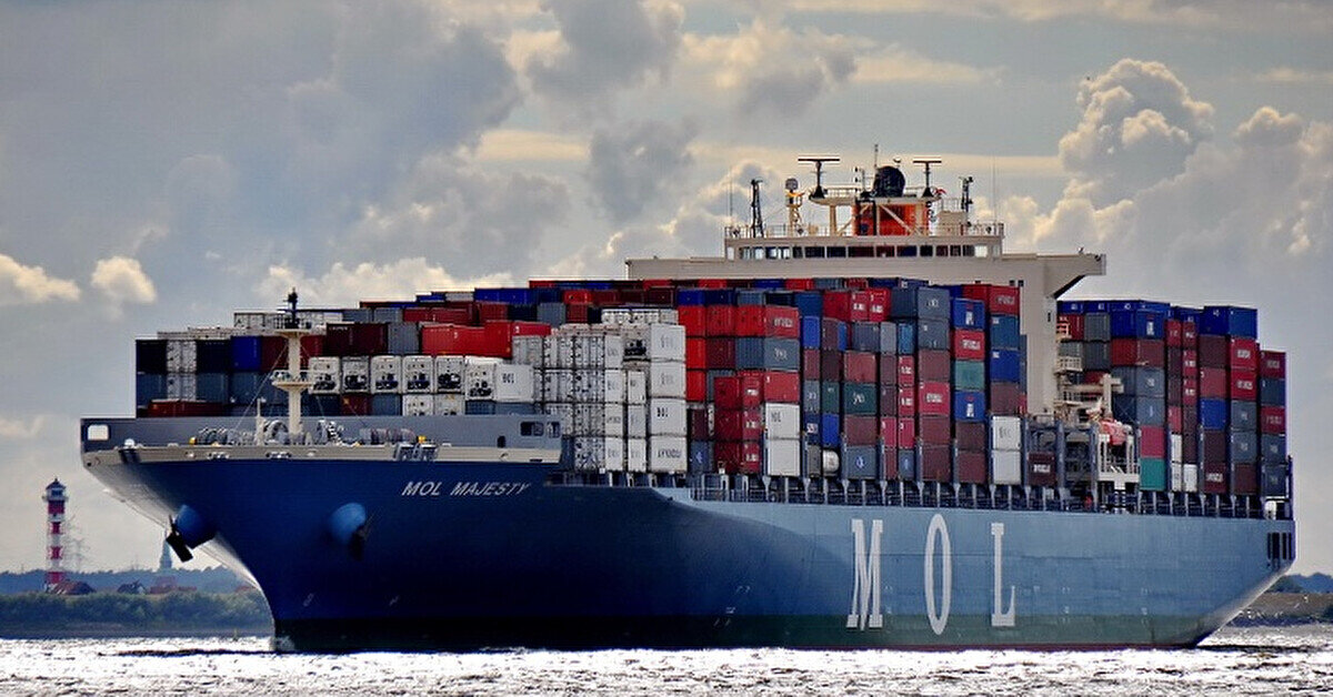 В районі Ормузької протоки обстріляли три судна, одне з них спалахнуло