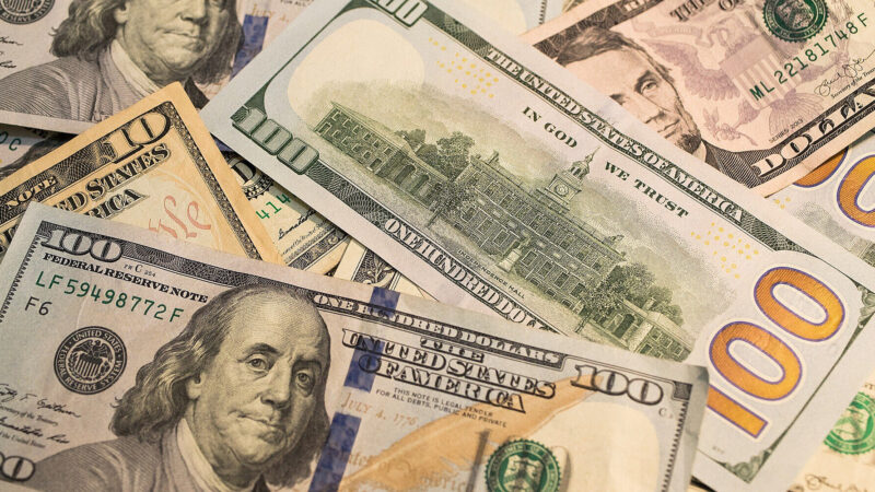 Долар вже 44. Що далі